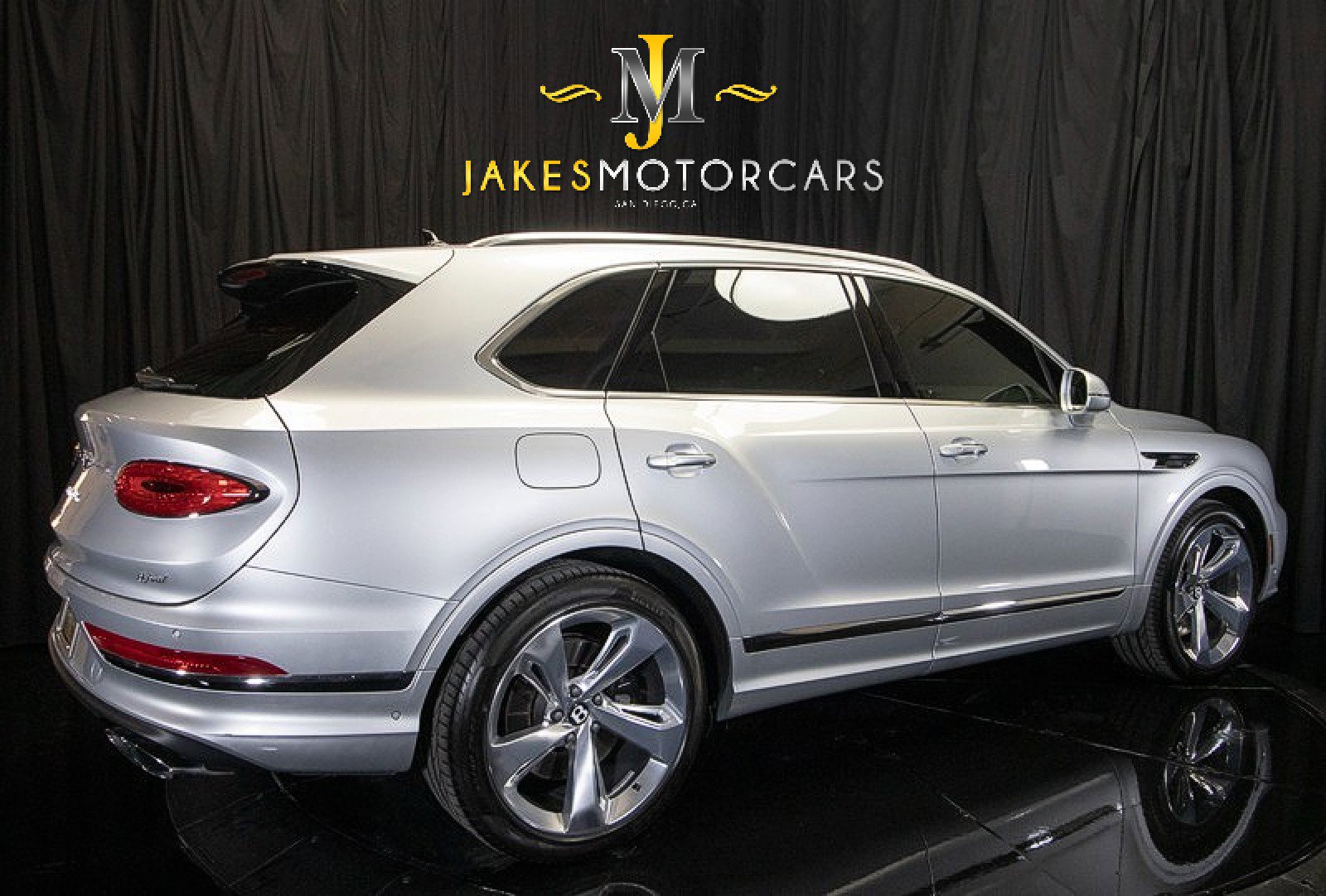 Used 2023 Bentley Bentayga Plug-In Hybrid image 14