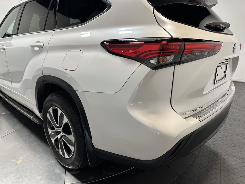 Certified 2022 Toyota Highlander XLE image 10