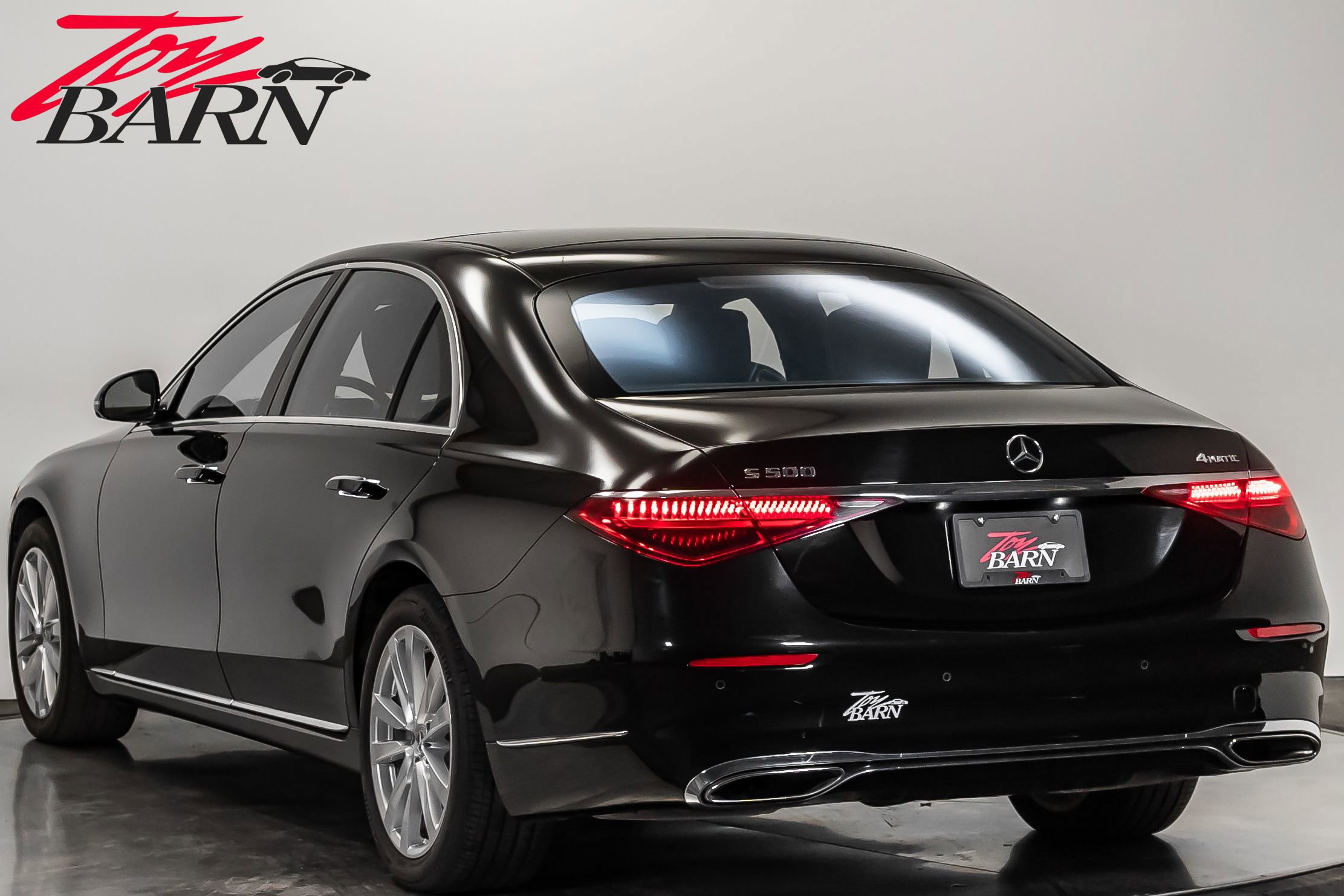 Used 2022 Mercedes-Benz S 500 4MATIC w/ 3D Technology Package image 3