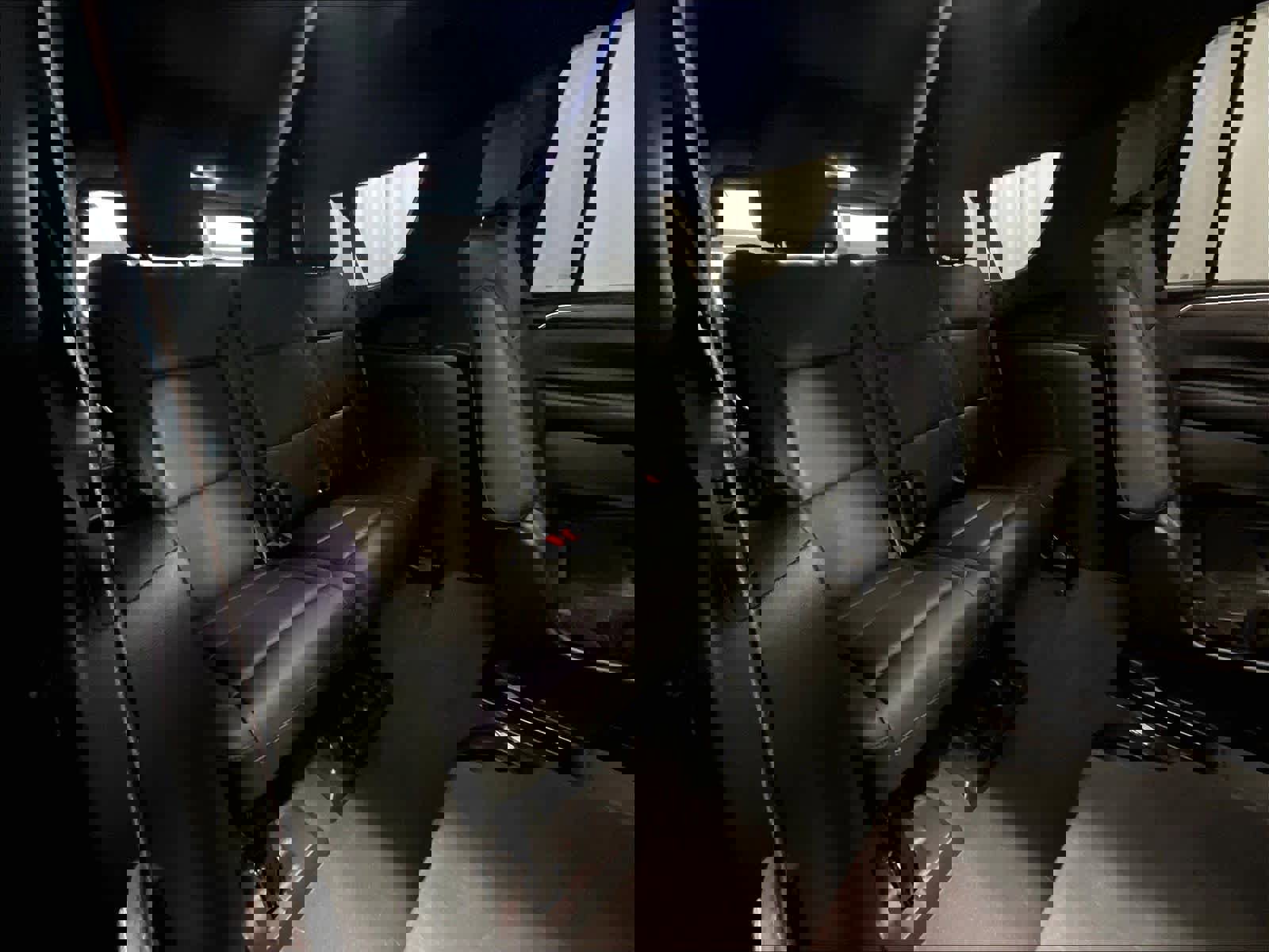 Used 2022 Chevrolet Suburban Z71 w/ Luxury Package image 17