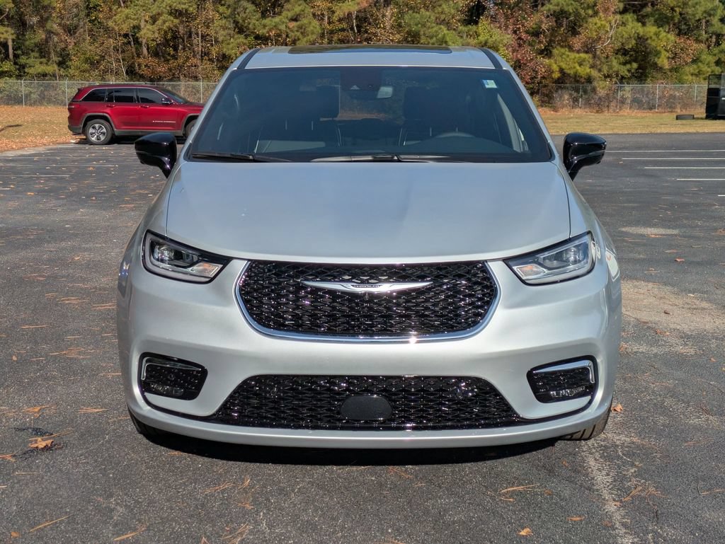 New 2026 Chrysler Pacifica Limited FWD image 8