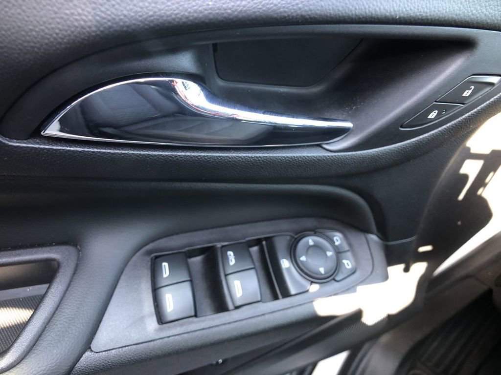 Used 2021 Chevrolet Equinox LT image 13