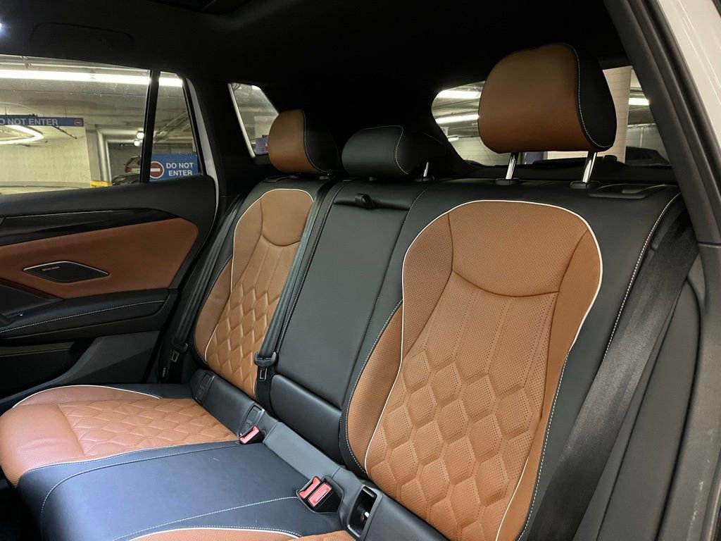 Certified 2025 Volkswagen Tiguan SEL R-Line image 21