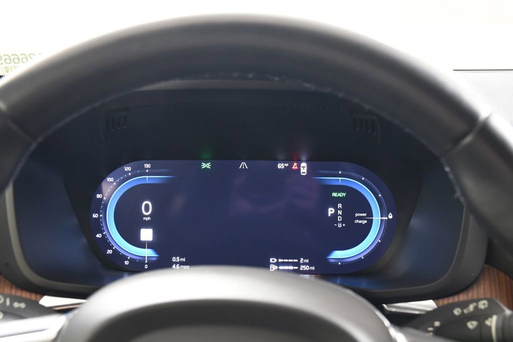 Used 2023 Volvo XC60 T8 Plus image 31