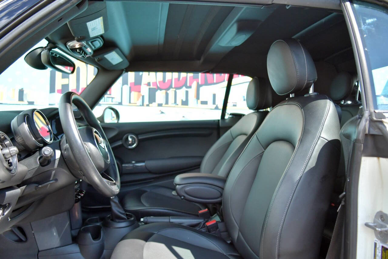 Used 2018 MINI Cooper Cooper 2dr Convertible image 15