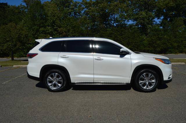Used 2015 Toyota Highlander XLE FWD image 4
