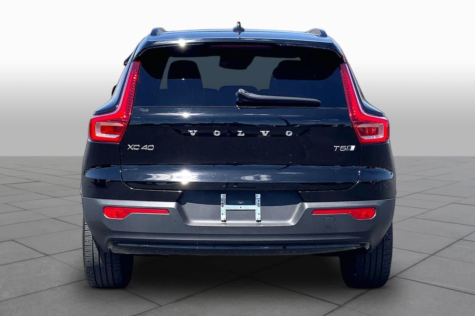 Used 2021 Volvo XC40 T5 R-Design w/ Protection Package Premier AWD/4WD image 5