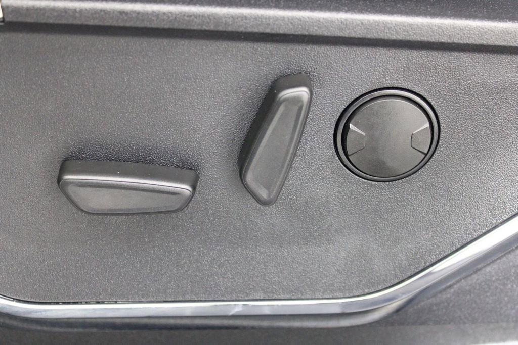 Used 2023 Ford F150 Lariat w/ FX4 Off-Road Package image 21