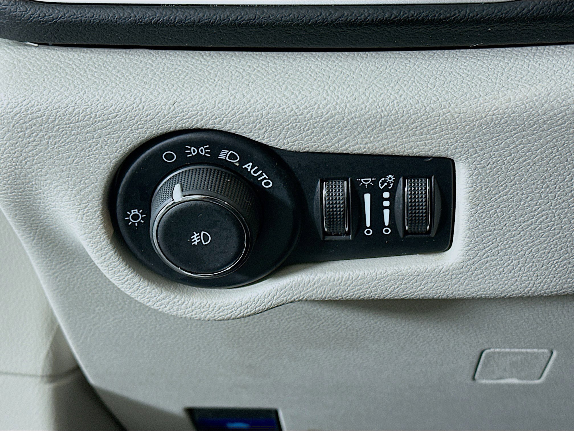 Used 2024 Chrysler Pacifica Touring-L image 17