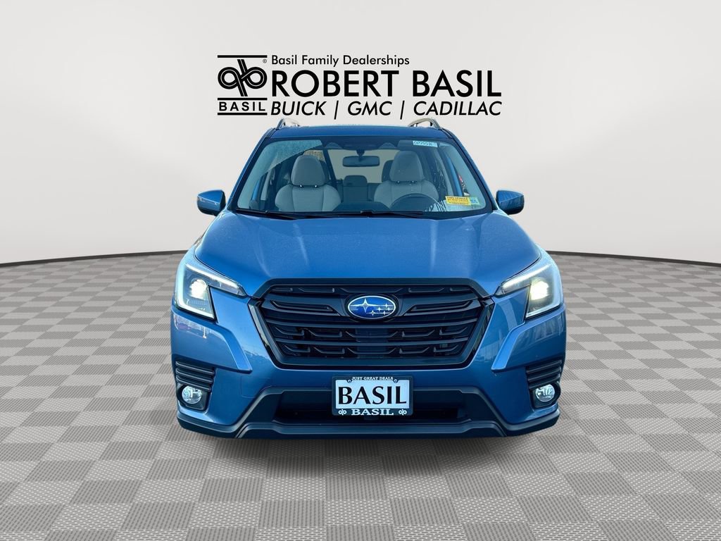 Used 2022 Subaru Forester Premium AWD/4WD image 3