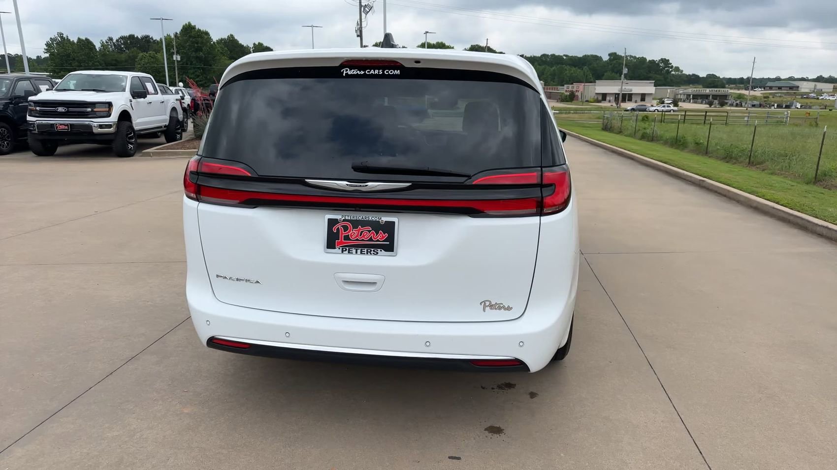 Used 2025 Chrysler Pacifica Select FWD image 8