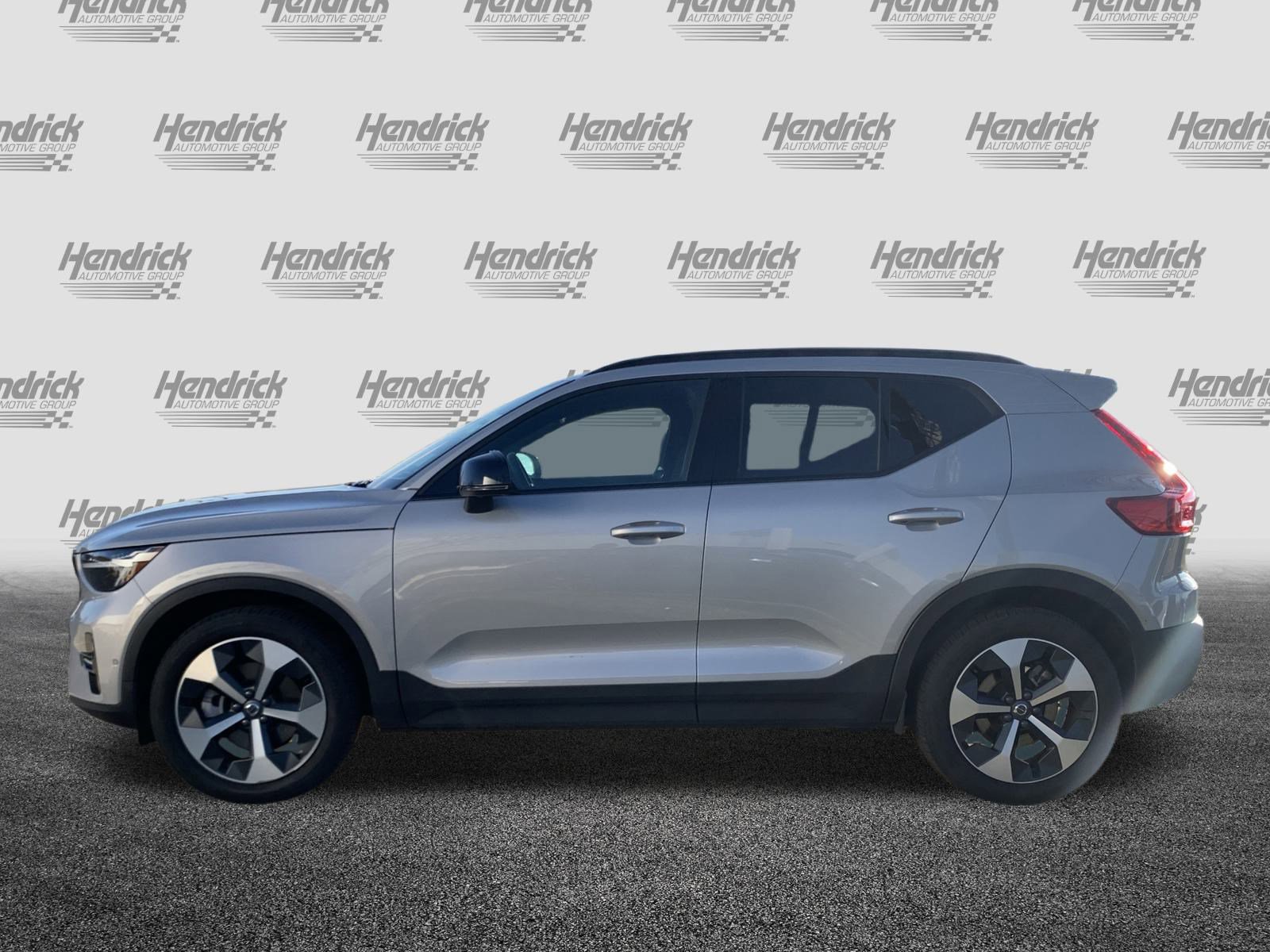 Used 2025 Volvo XC40 B5 Plus image 7