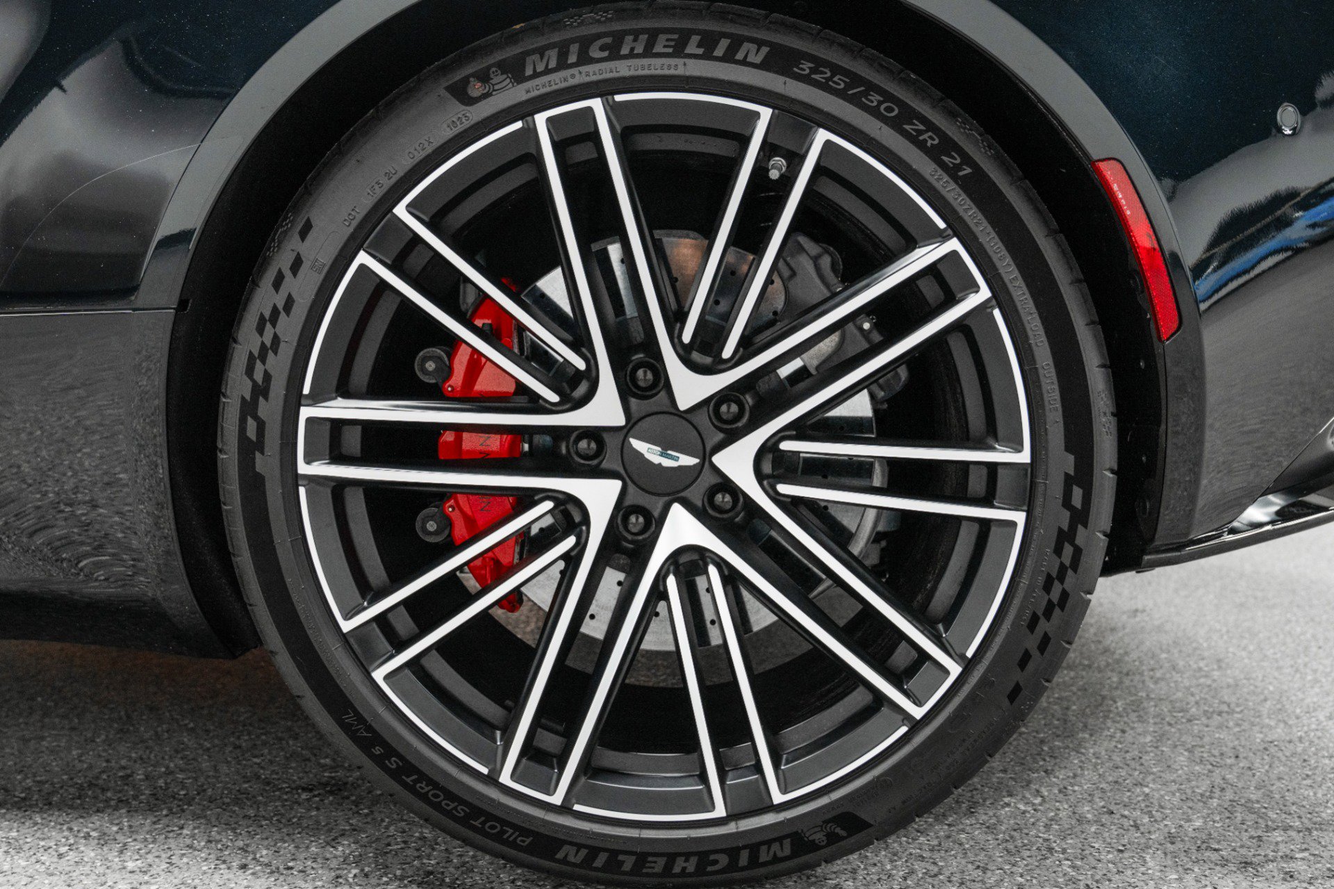 Used 2024 Aston Martin DB12 Coupe image 10