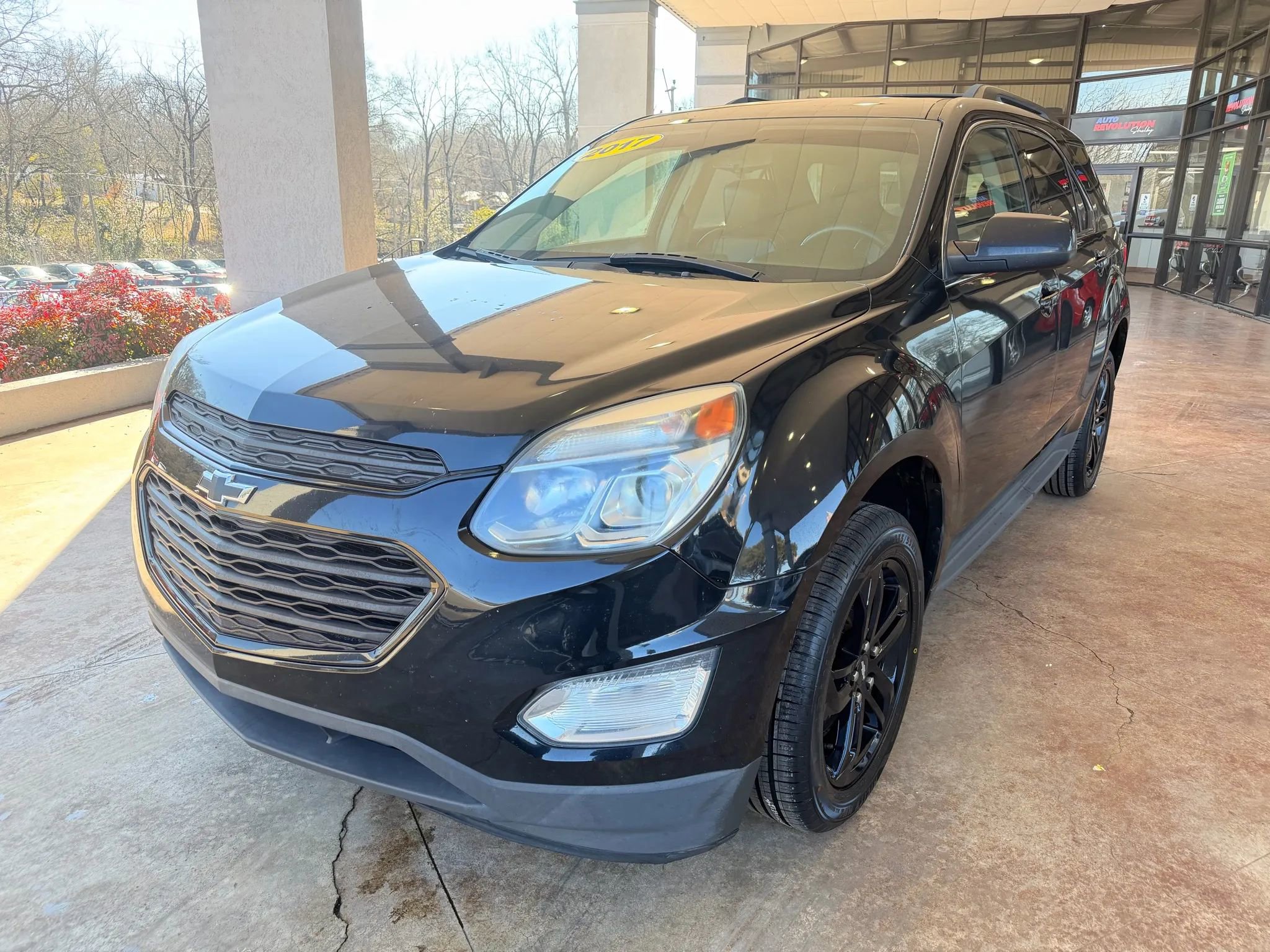 Used 2017 Chevrolet Equinox LT image 3