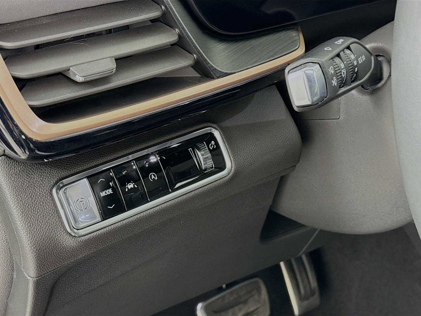 Used 2024 Buick Envision Sport Touring AWD/4WD image 14