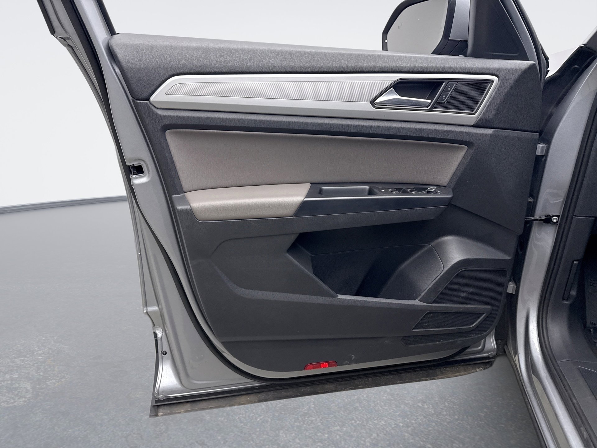 Used 2021 Volkswagen Atlas Cross Sport S image 9