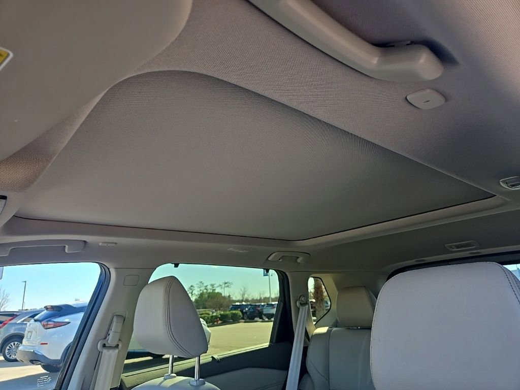 Used 2023 Nissan Rogue SL w/ SL Premium Package image 28