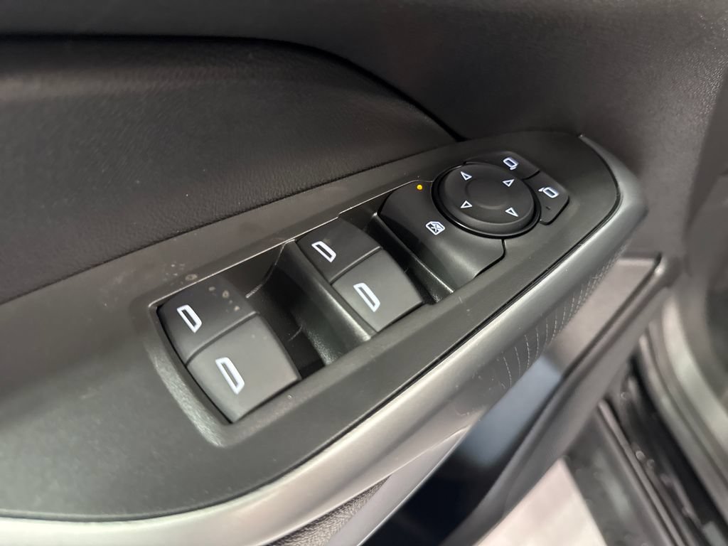 New 2026 Chevrolet Trax RS w/ Sunroof Package FWD image 32