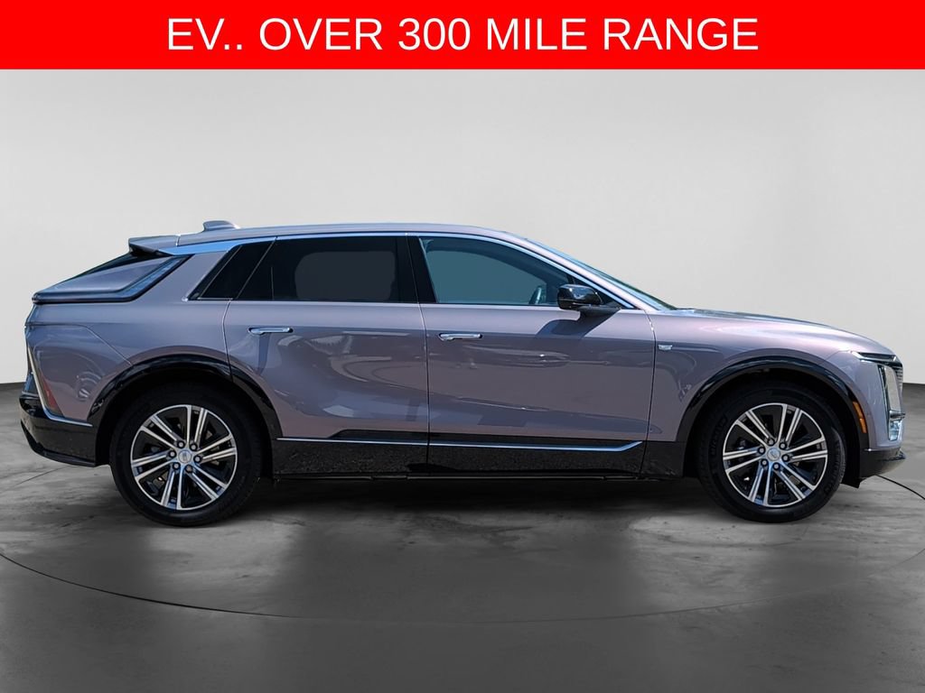 Used 2024 Cadillac Lyriq Luxury w/ LPO, Floor Liner Package AWD/4WD image 7