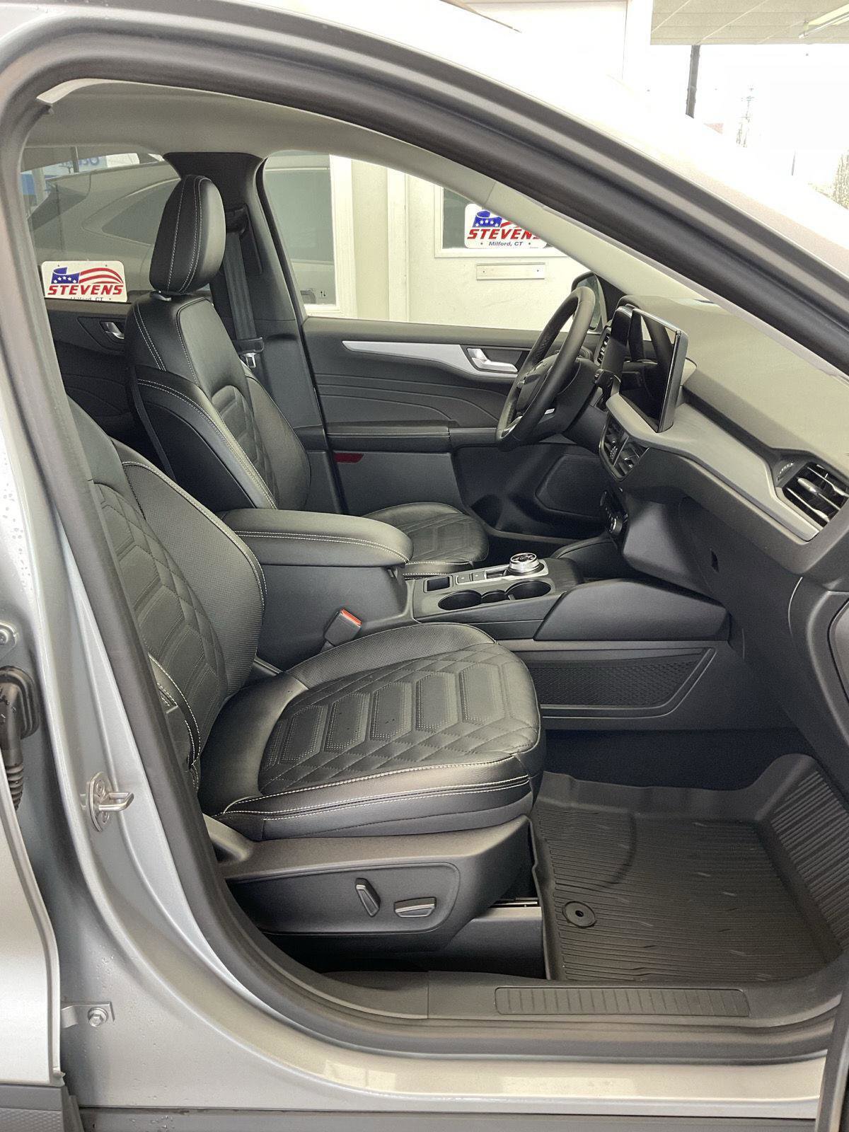 Used 2023 Ford Escape Platinum w/ Premium Technology Package AWD/4WD image 12