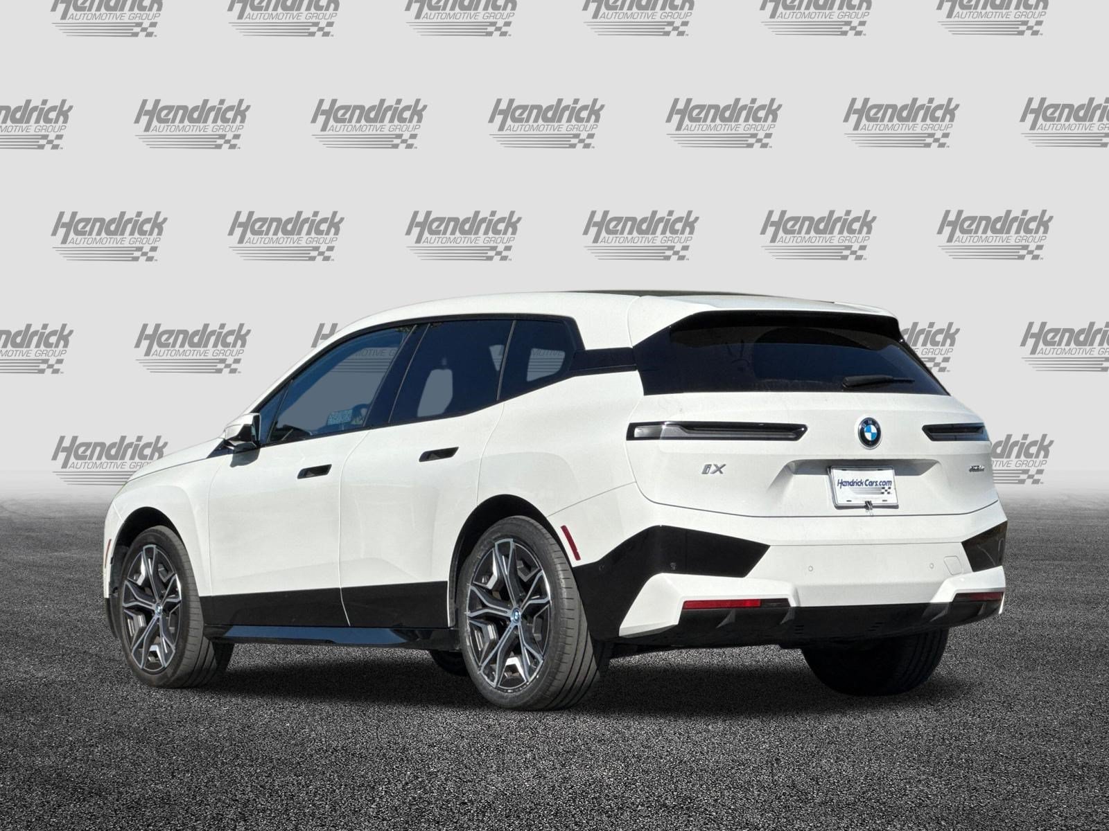 Used 2024 BMW iX xDrive50 w/ Sport Package AWD/4WD image 7