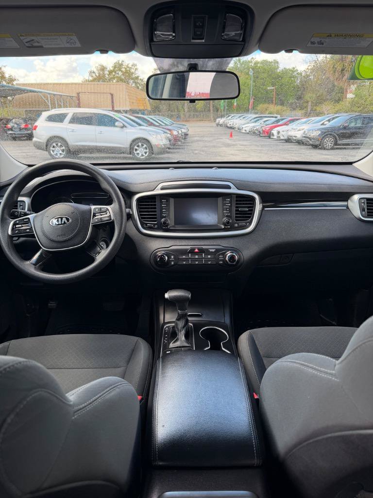 Used 2020 Kia Sorento LX FWD image 15