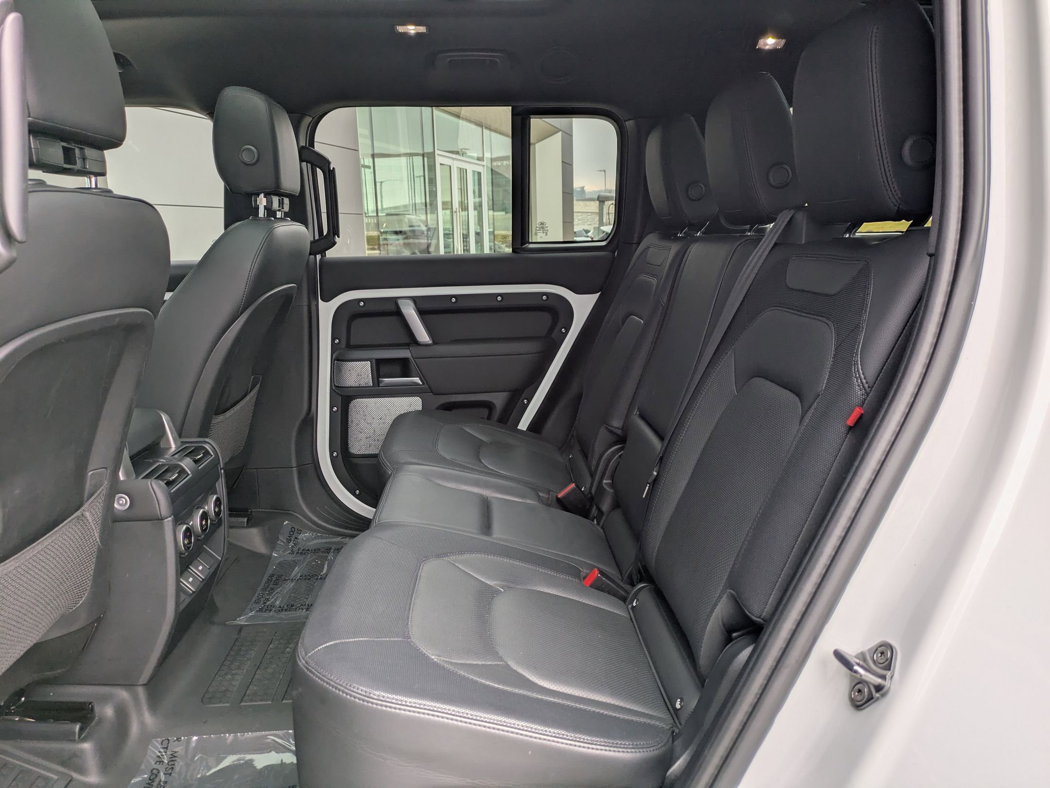 Used 2024 Land Rover Defender 130 X-Dynamic SE image 26