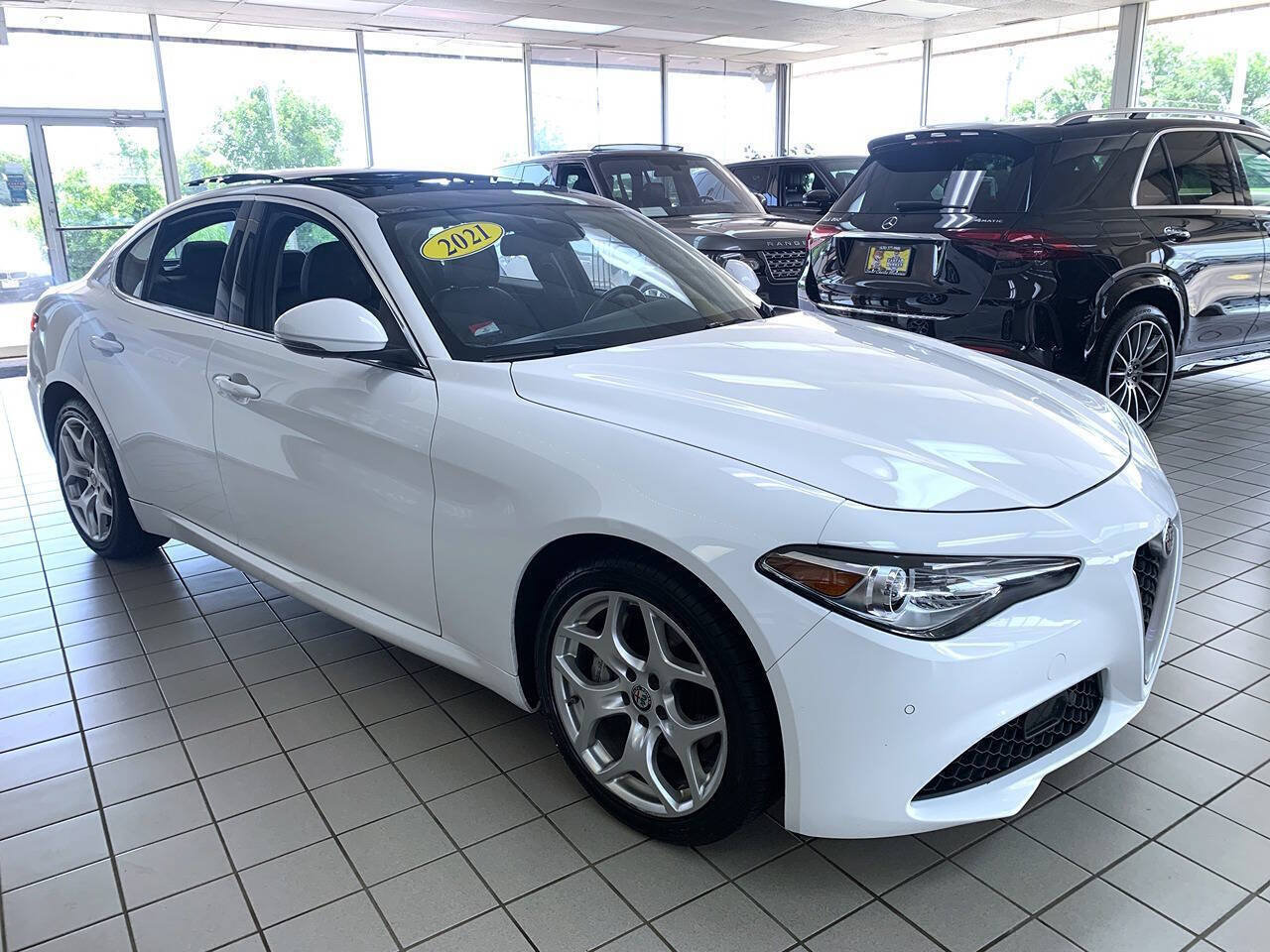 Used 2021 Alfa Romeo Giulia Ti w/ Active Assist 2 Package TI AWD/4WD image 4
