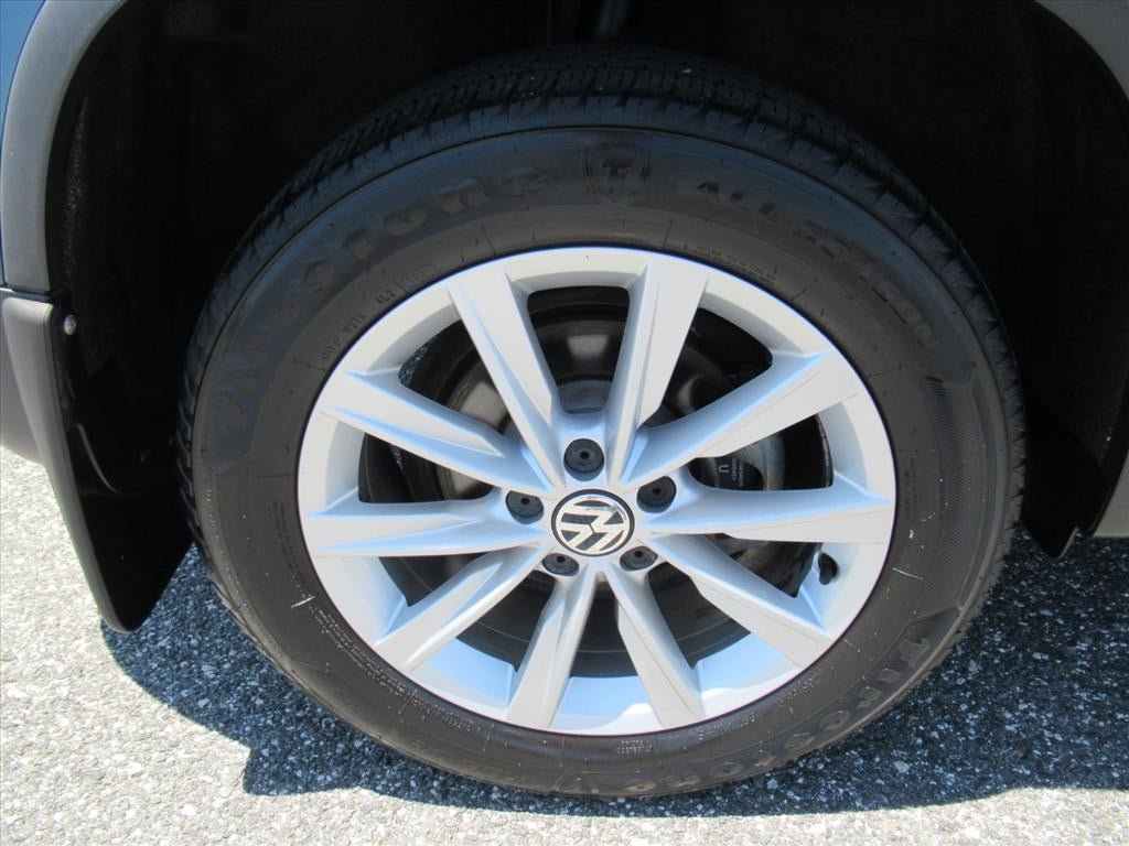 Used 2017 Volkswagen Tiguan Limited w/ Premium Package FWD image 8