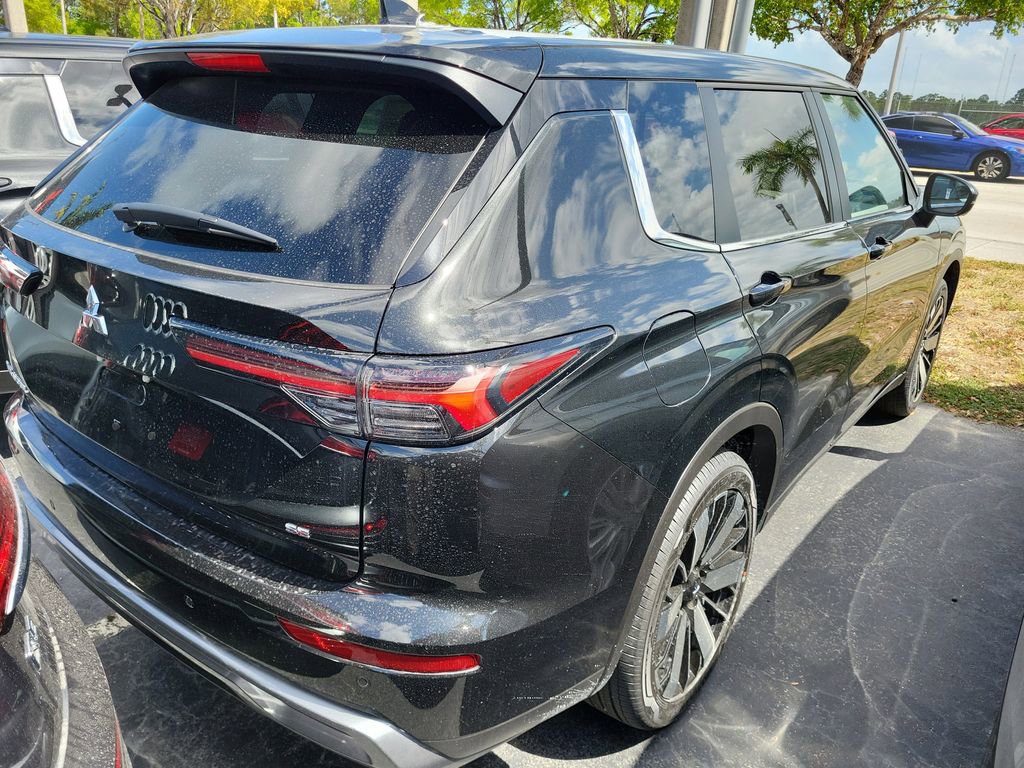 New 2025 Mitsubishi Outlander SE image 4