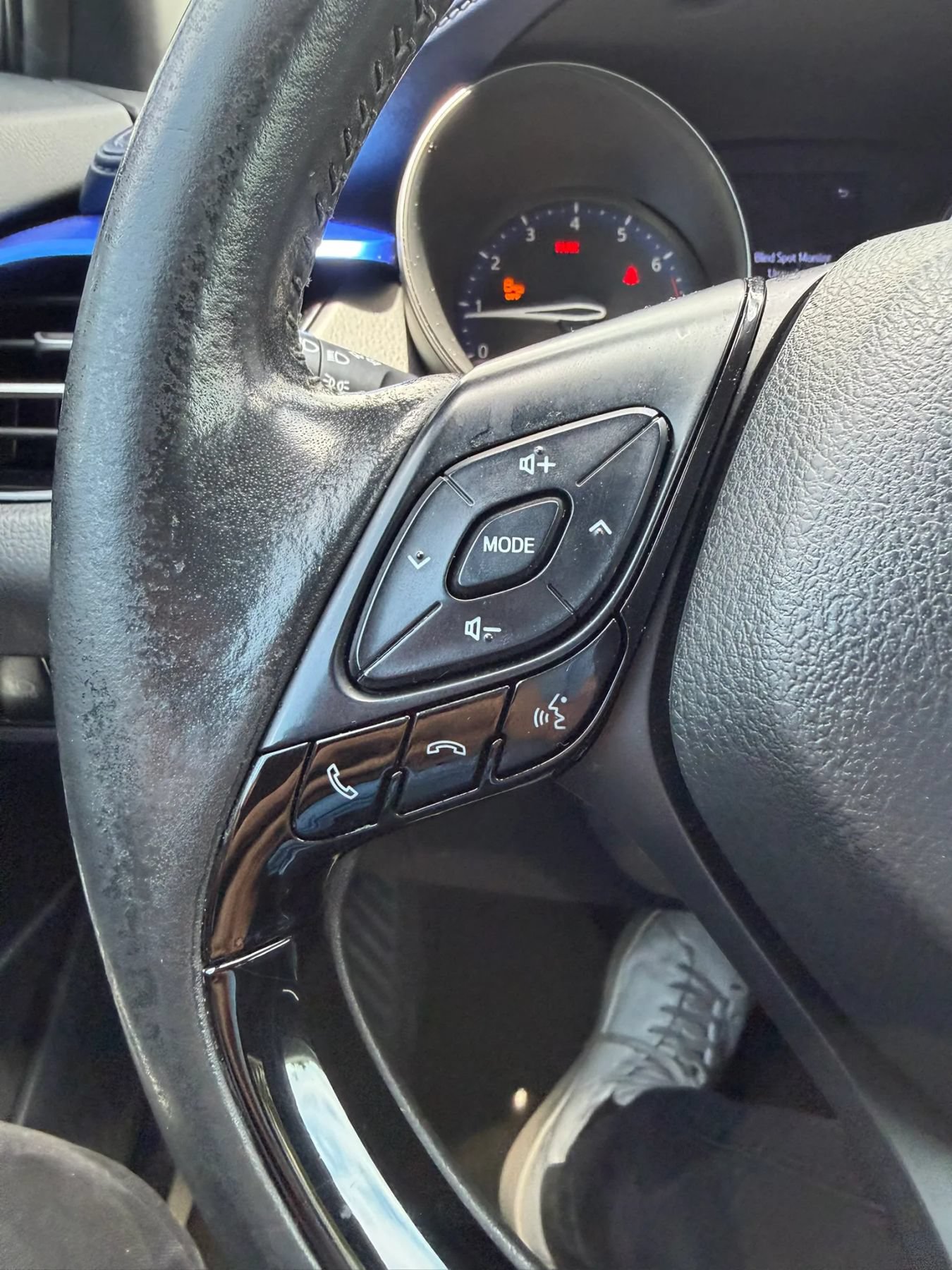 Used 2020 Toyota C-HR XLE FWD image 19