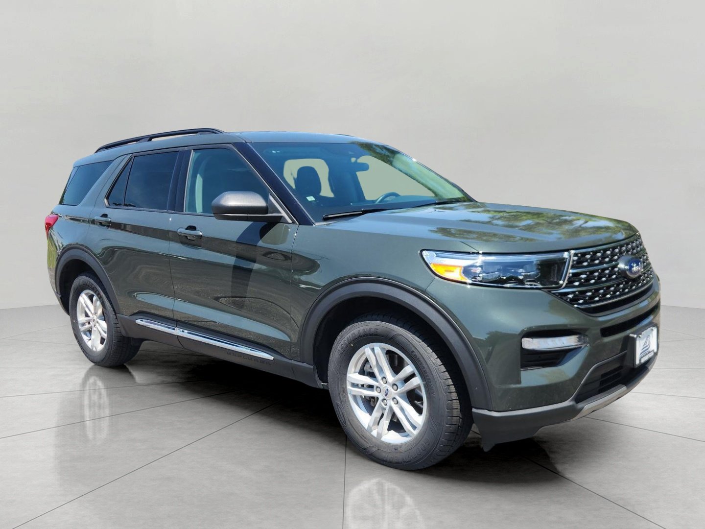 Certified 2024 Ford Explorer XLT w/ Equipment Group 202A AWD/4WD image 1