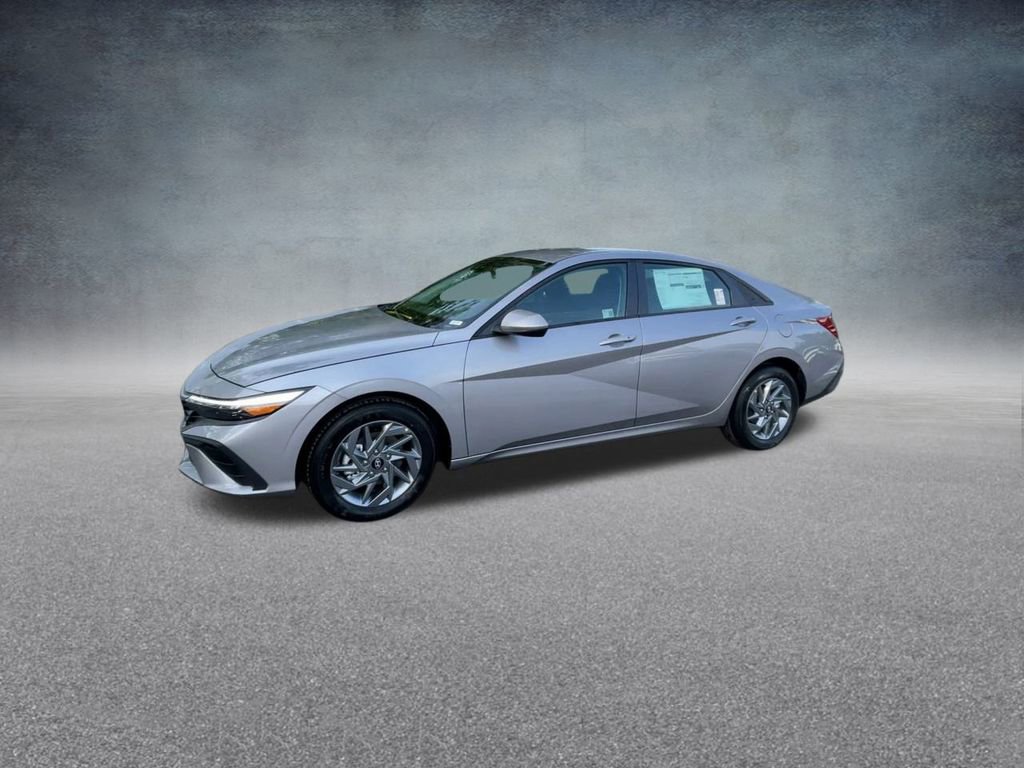 Used 2025 Hyundai Elantra Blue image 10