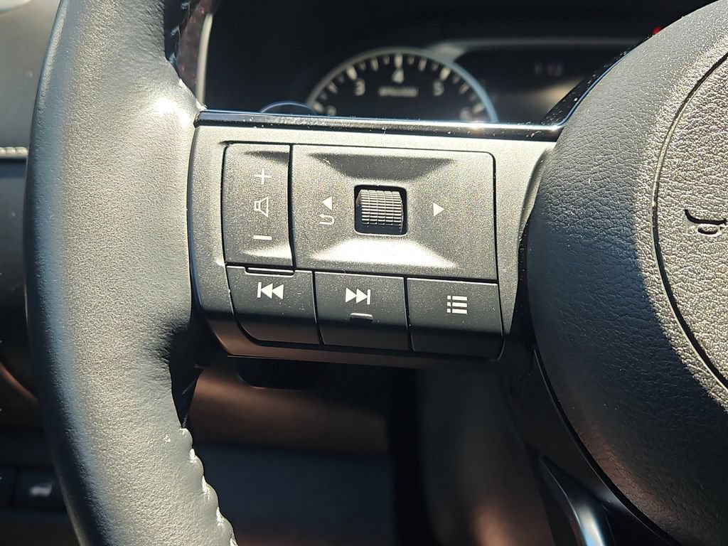 Used 2023 Nissan Pathfinder SL FWD image 25