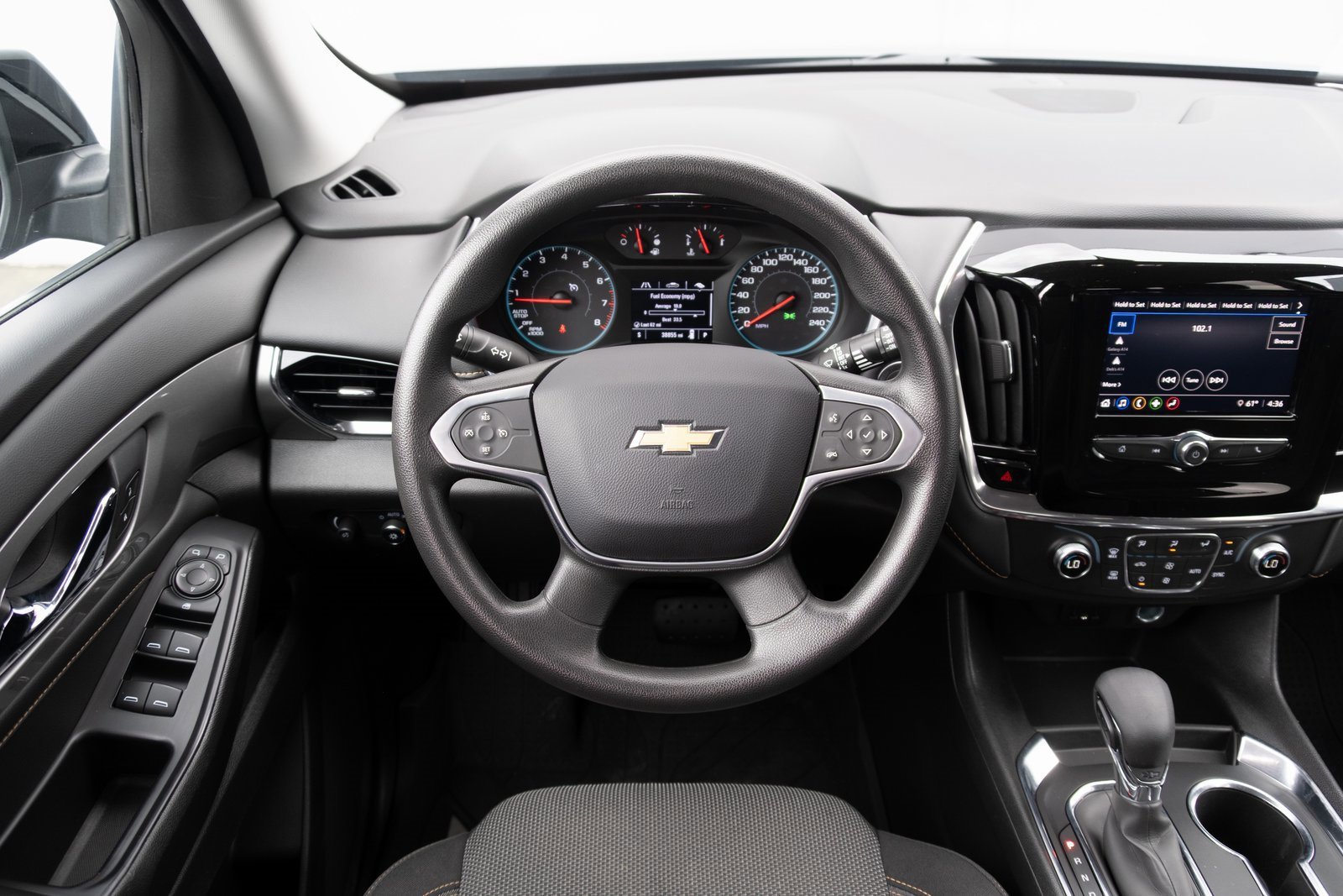 Used 2021 Chevrolet Traverse LS image 2