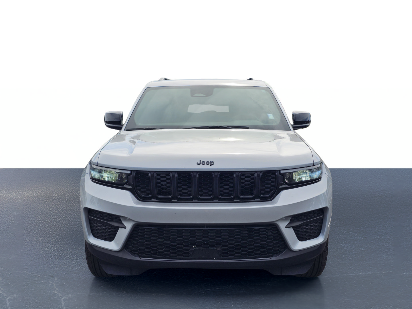 Used 2025 Jeep Grand Cherokee Altitude AWD/4WD image 2