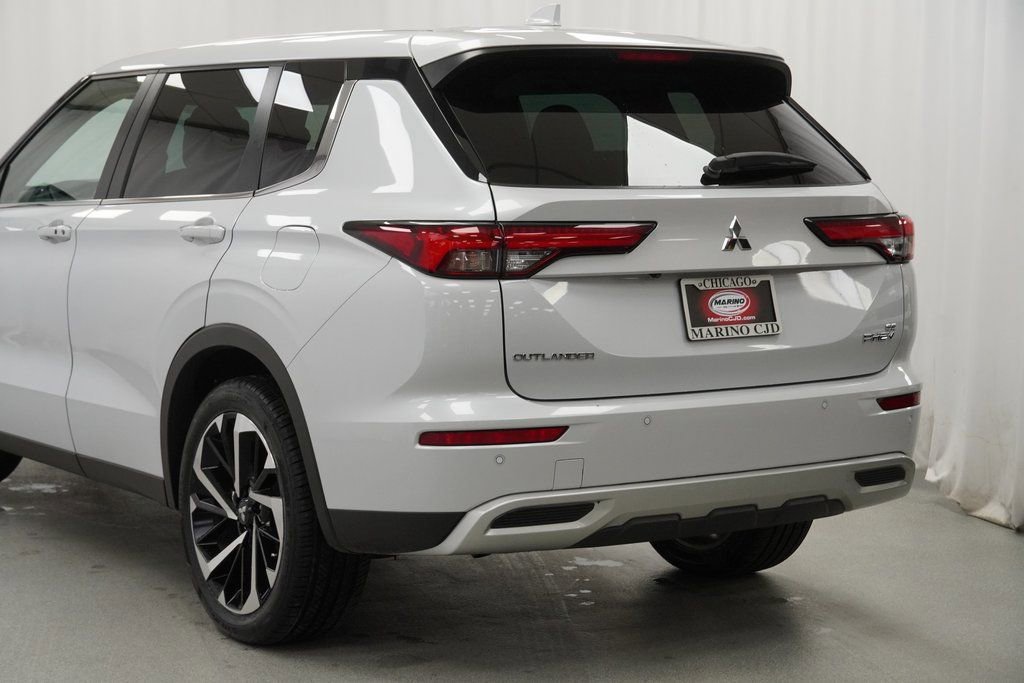 Used 2023 Mitsubishi Outlander SE image 16