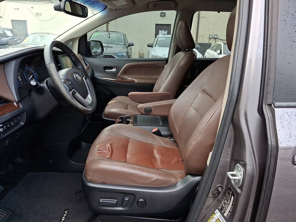 Used 2015 Toyota Sienna Limited Premium FWD image 15