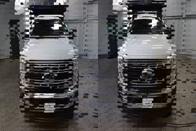 Used 2025 Ford F550 4x4 Crew Cab Super Duty image 2