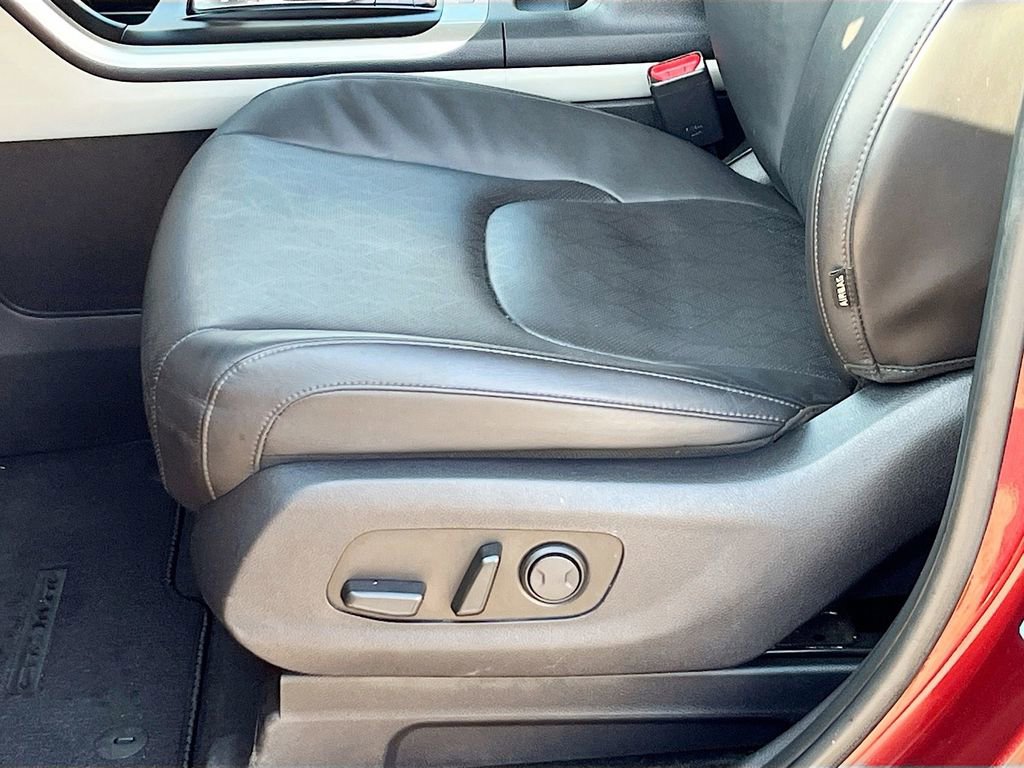 Certified 2024 Kia Carnival LX image 17