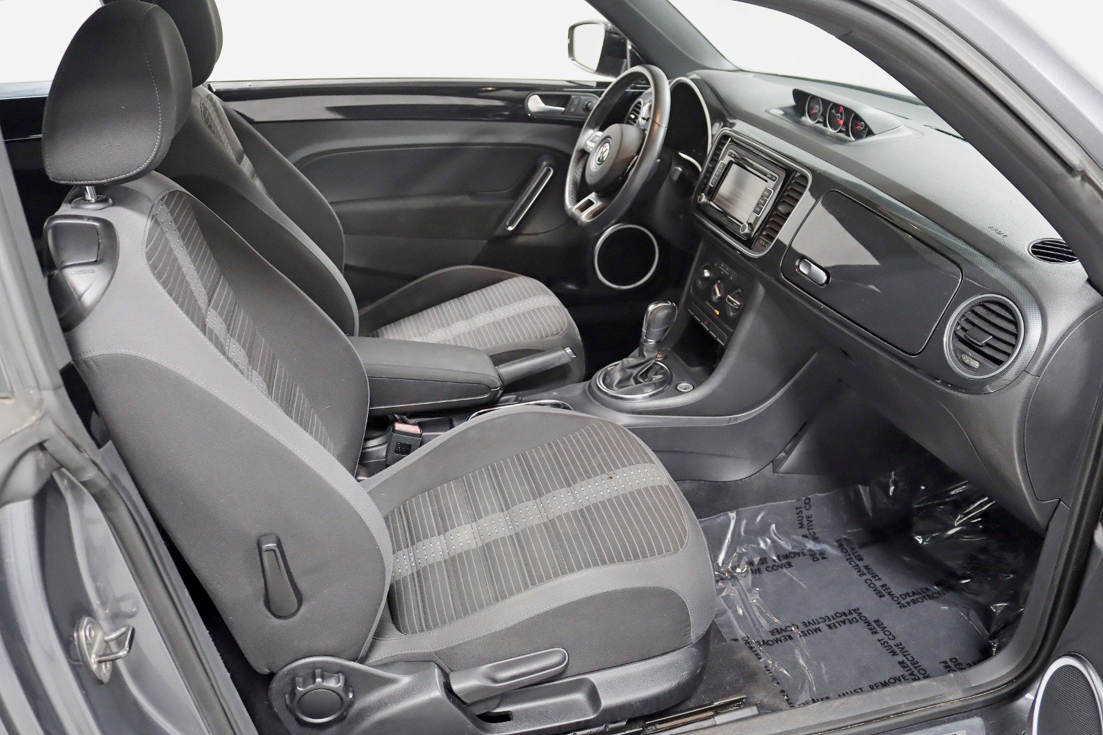 Used 2014 Volkswagen Beetle R-Line FWD image 28