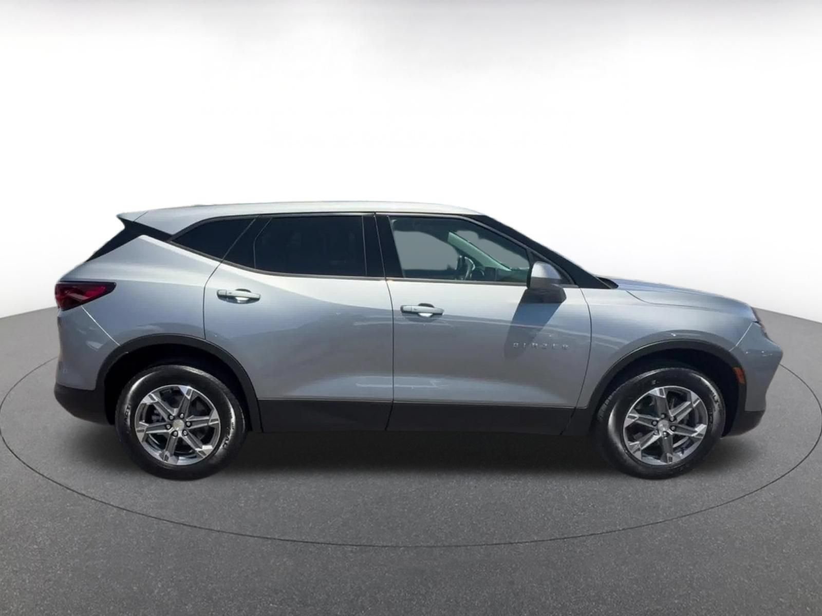 Used 2025 Chevrolet Blazer LT FWD image 16