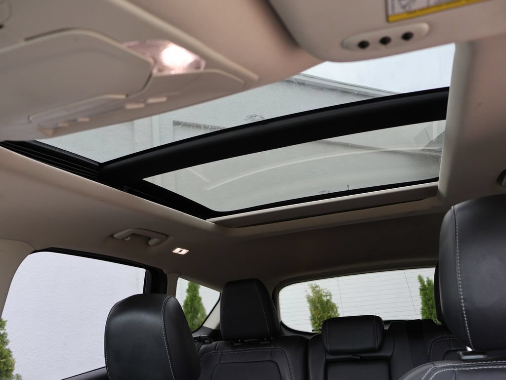 Used 2019 Ford Escape Titanium FWD image 34
