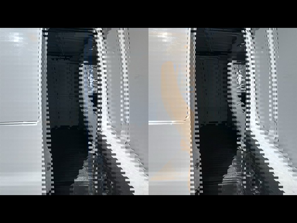 Used 2022 Chevrolet Express 2500 Extended image 23