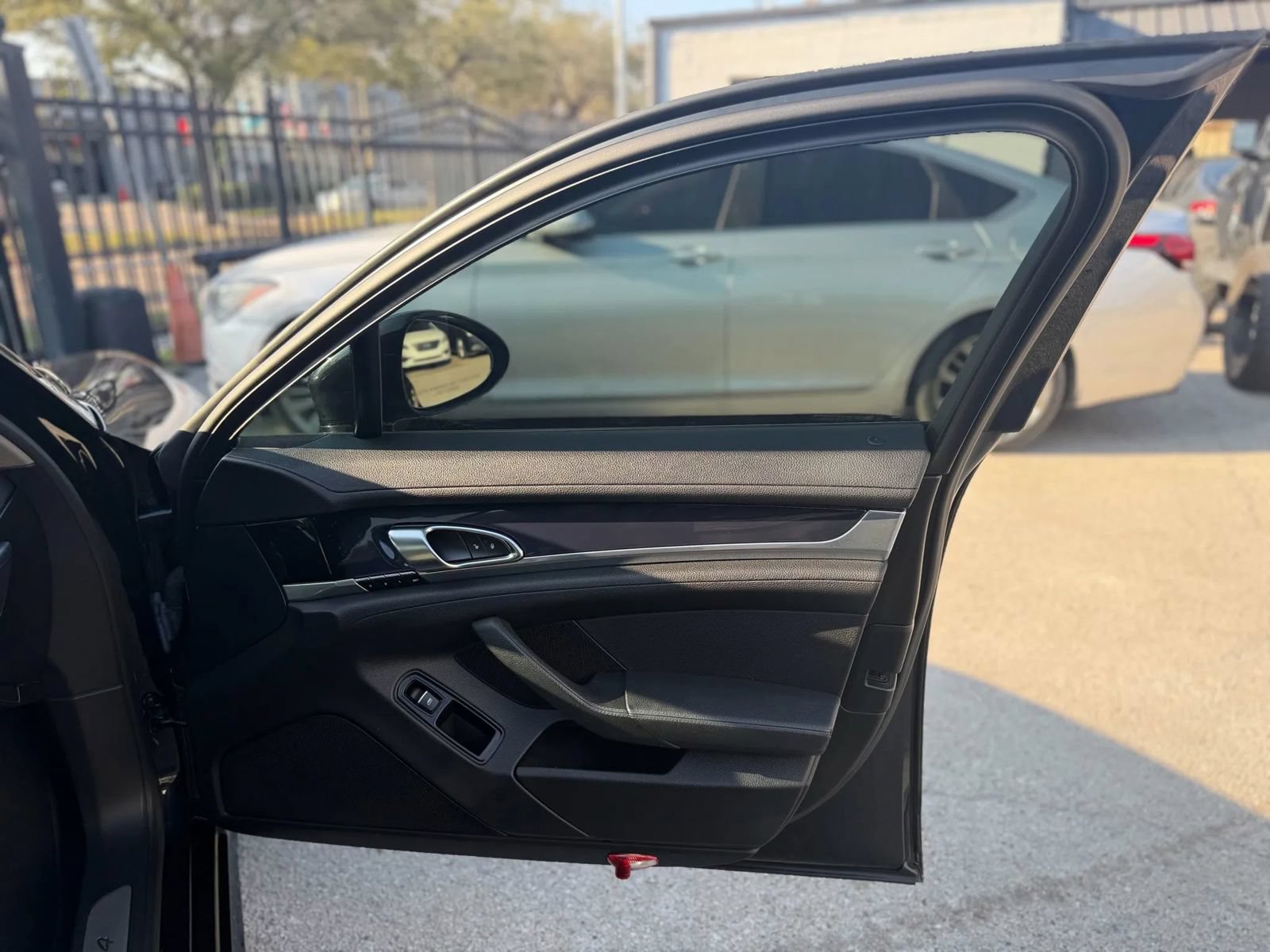 Used 2014 Porsche Panamera 4 w/ Premium Package AWD/4WD image 9