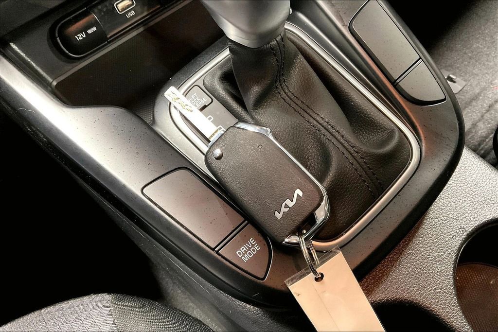 Used 2025 Kia Soul LX FWD image 13