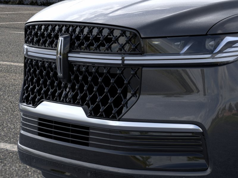 New 2026 Lincoln Navigator Reserve w/ Jet Appearance Package AWD/4WD image 17