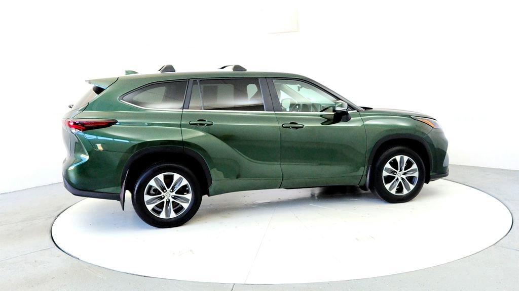 Certified 2024 Toyota Highlander XLE AWD/4WD image 6