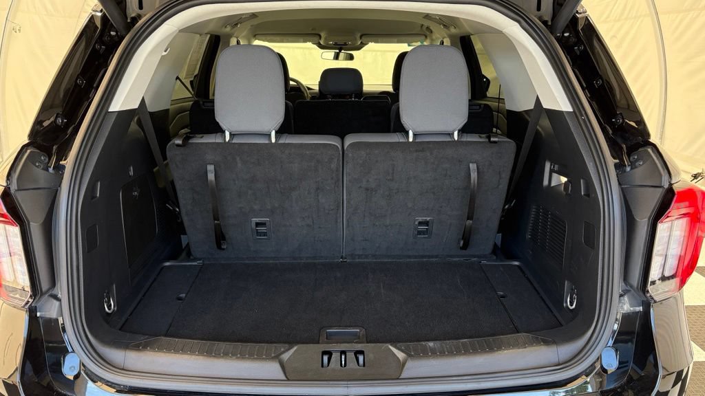 Used 2025 Ford Explorer Active AWD/4WD image 4