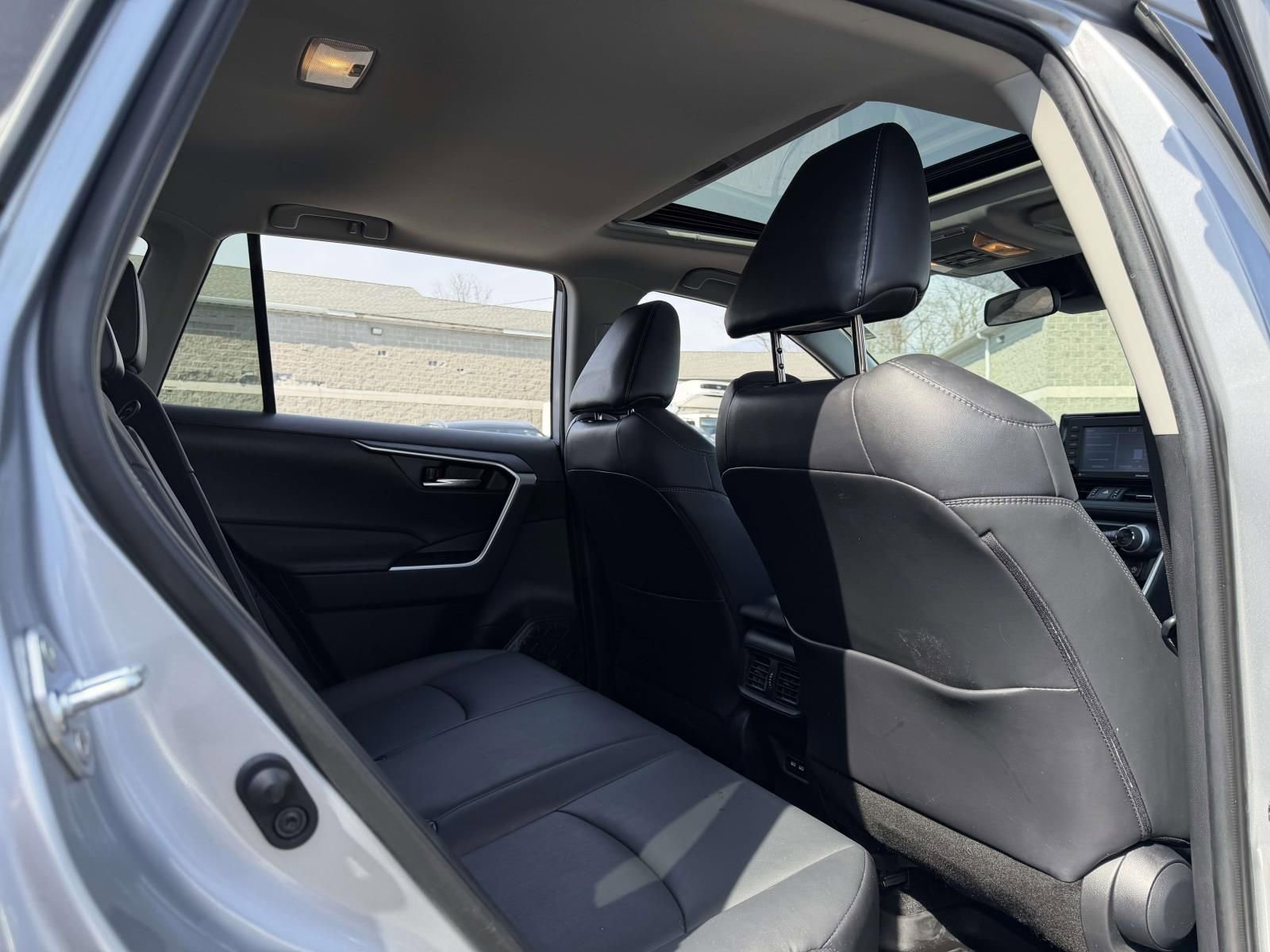 Used 2021 Toyota RAV4 XLE Premium AWD/4WD image 15